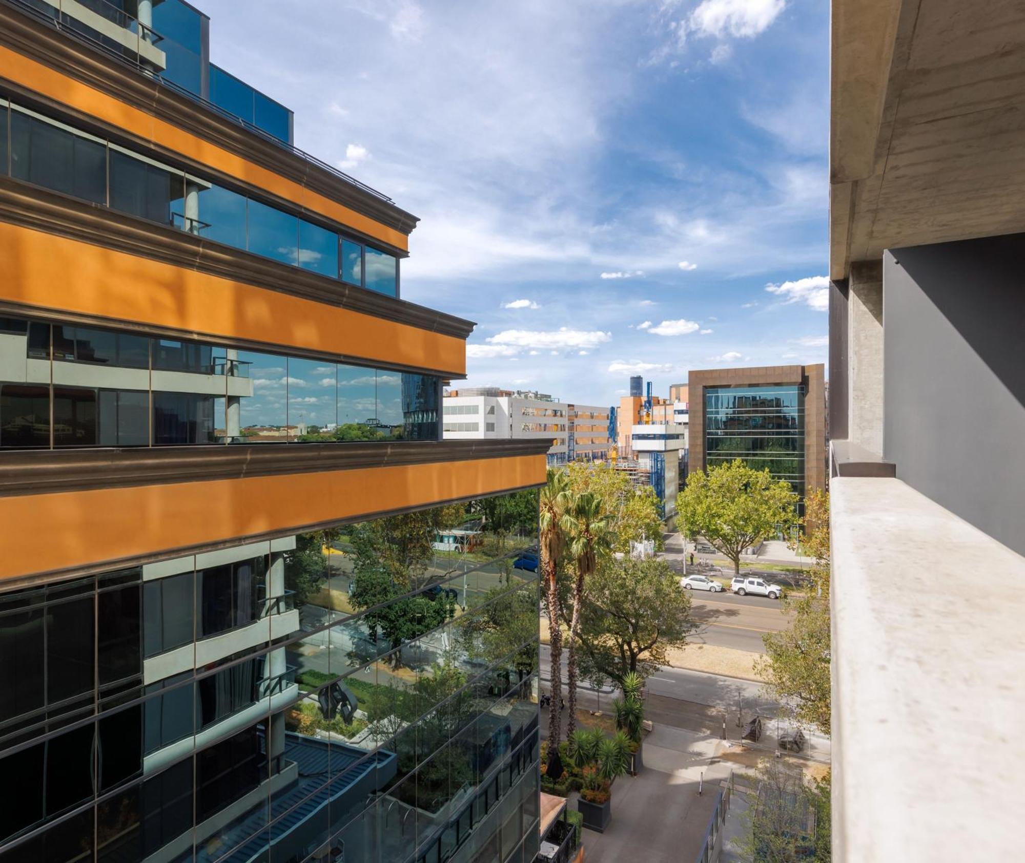 Oaks Melbourne St Kilda Road Hotel Exterior photo
